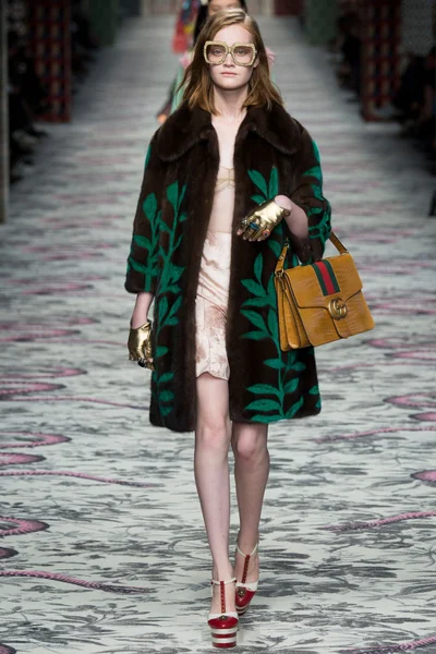 Look 5